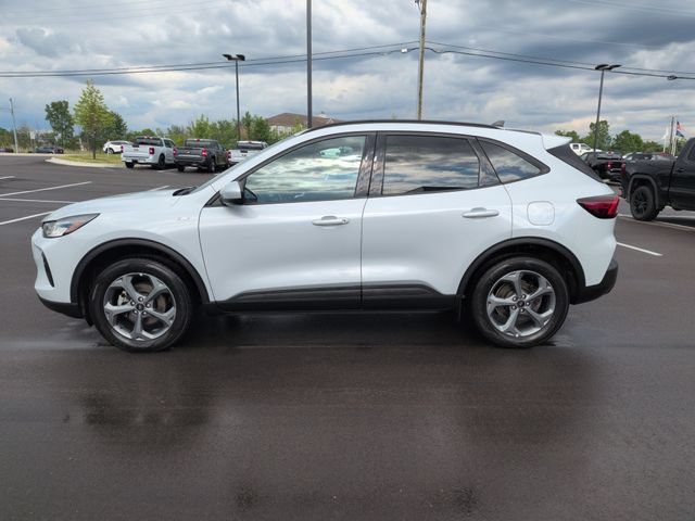 Certified 2025 Ford Escape ST-Line Select AWD/4WD image 4