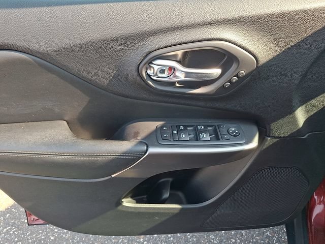 Used 2020 Jeep Cherokee Limited AWD/4WD image 12
