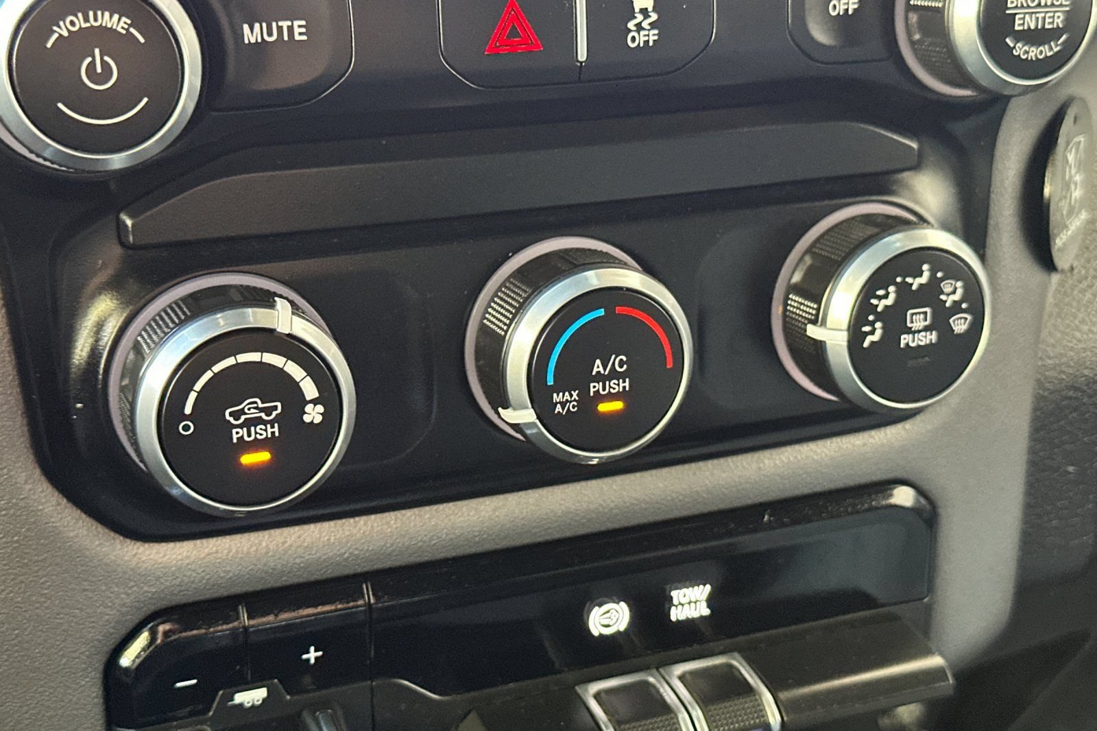 Used 2024 RAM 2500 Big Horn AWD/4WD image 27