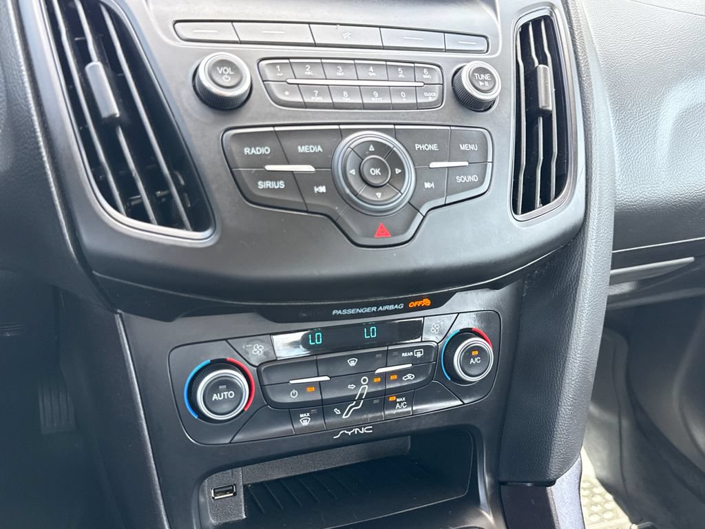 Certified 2018 Ford Focus SE w/ SE Appearance Package FWD image 22
