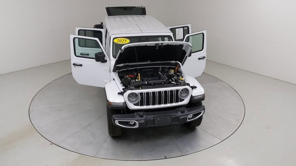 Used 2025 Jeep Wrangler Unlimited Sahara AWD/4WD image 44