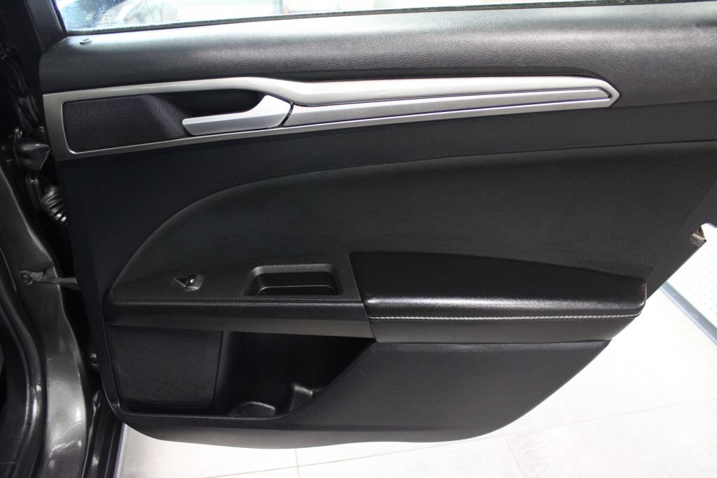 Certified 2020 Ford Fusion SE FWD image 33