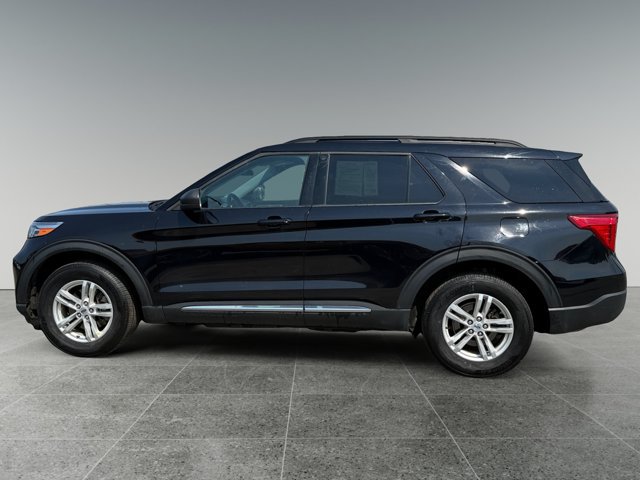 Certified 2022 Ford Explorer XLT w/ Equipment Group 202A AWD/4WD image 3