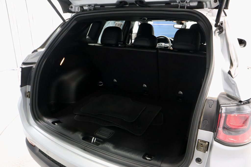 Used 2024 Jeep Compass Limited image 15