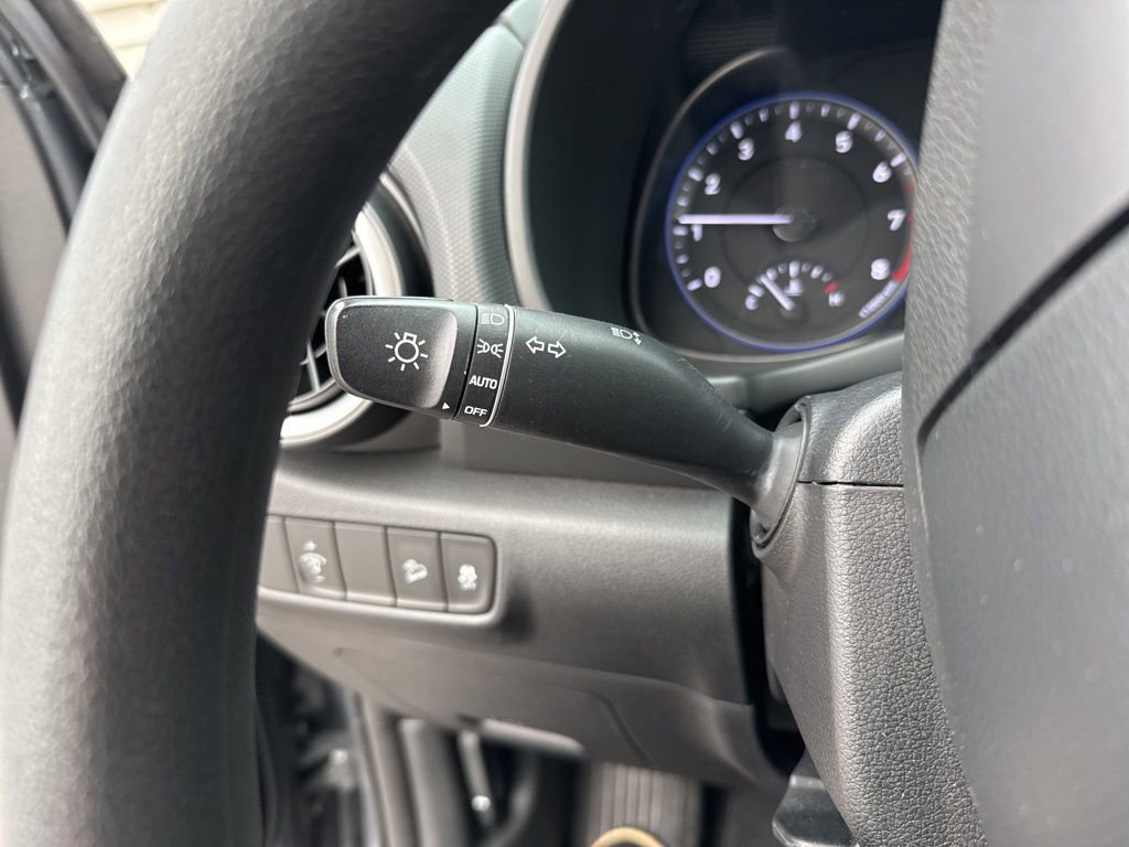 Used 2023 Hyundai Kona SE image 30