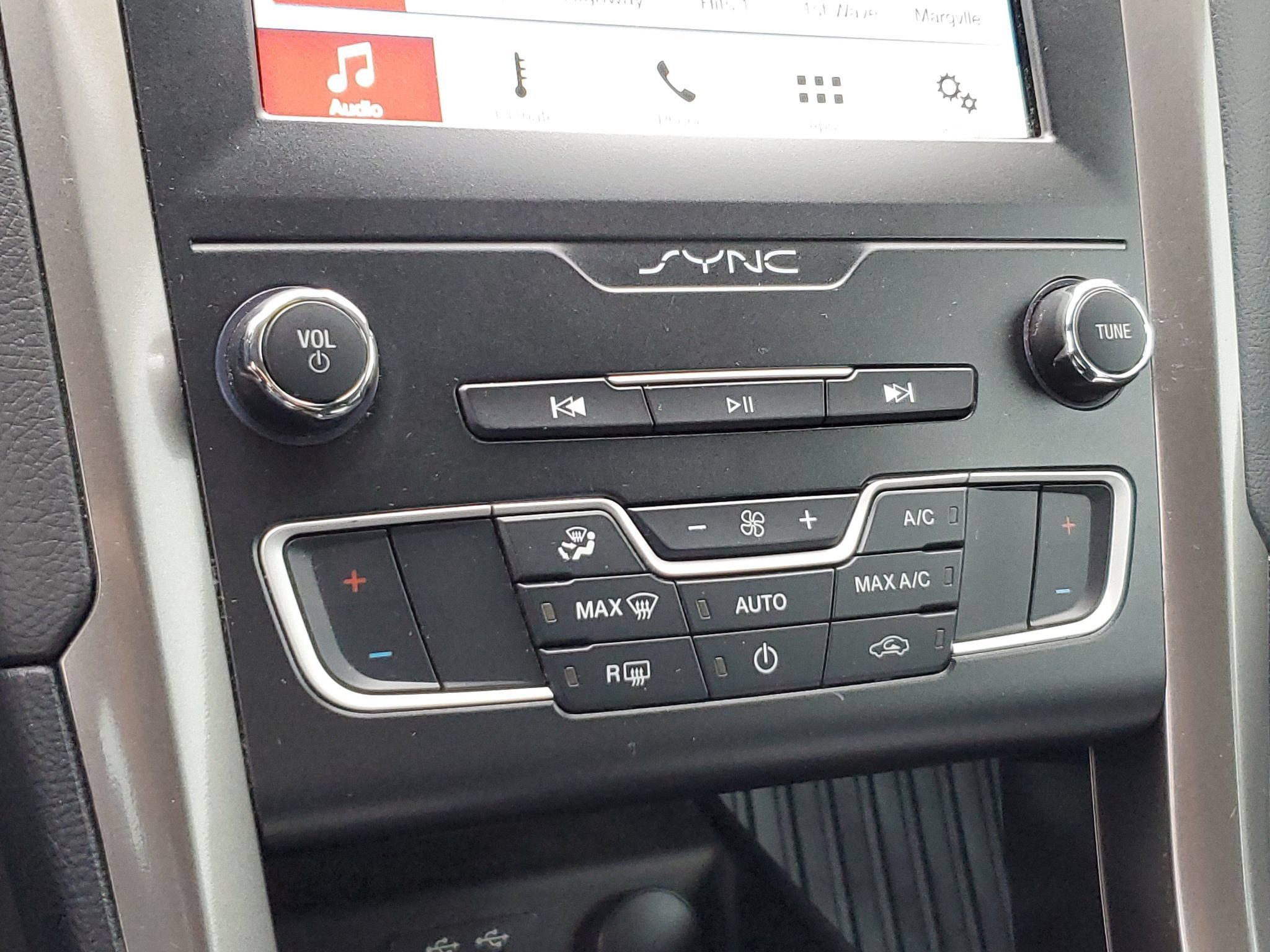 Certified 2019 Ford Fusion SE FWD image 24