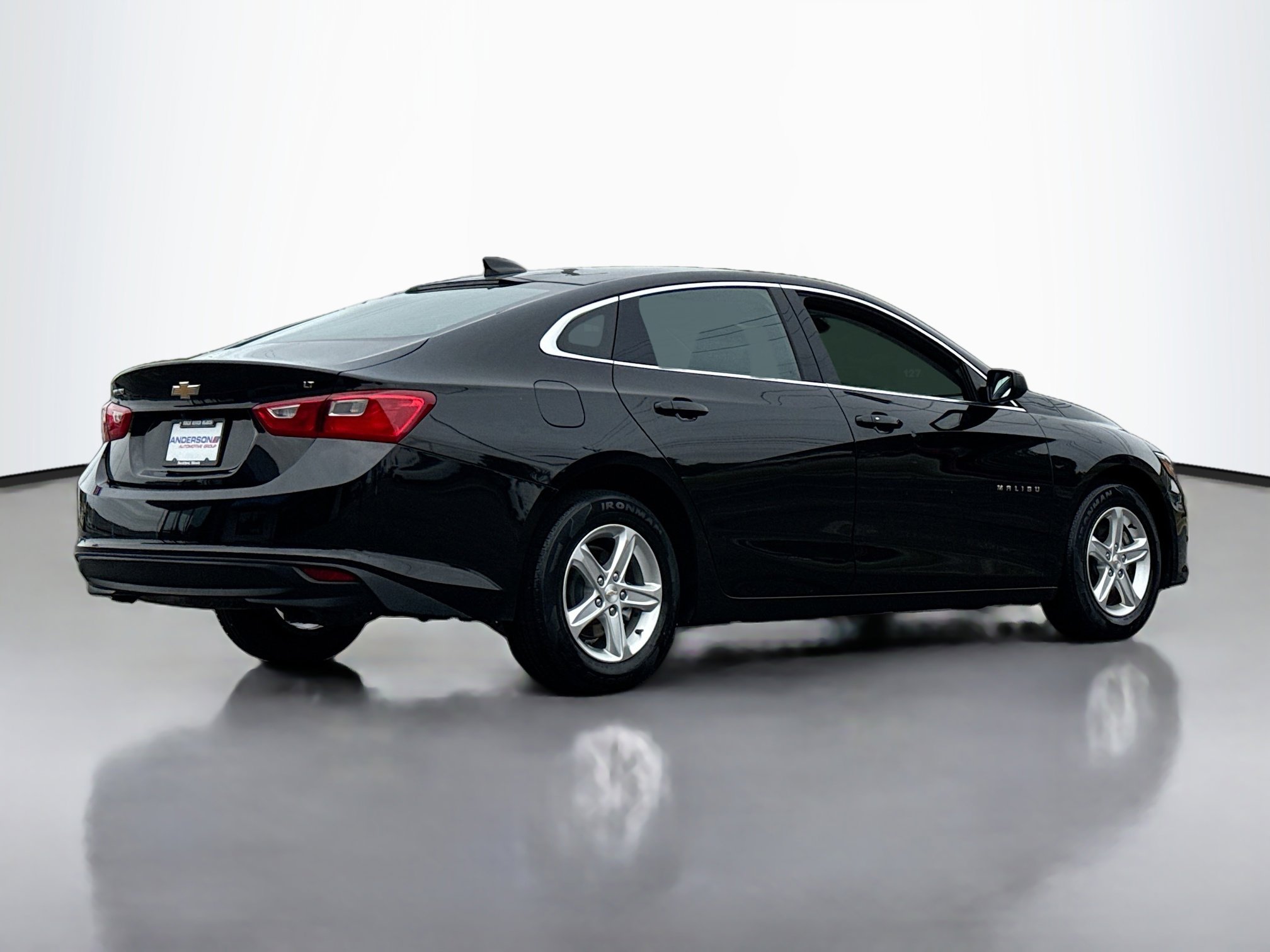 Used 2023 Chevrolet Malibu LT FWD image 2