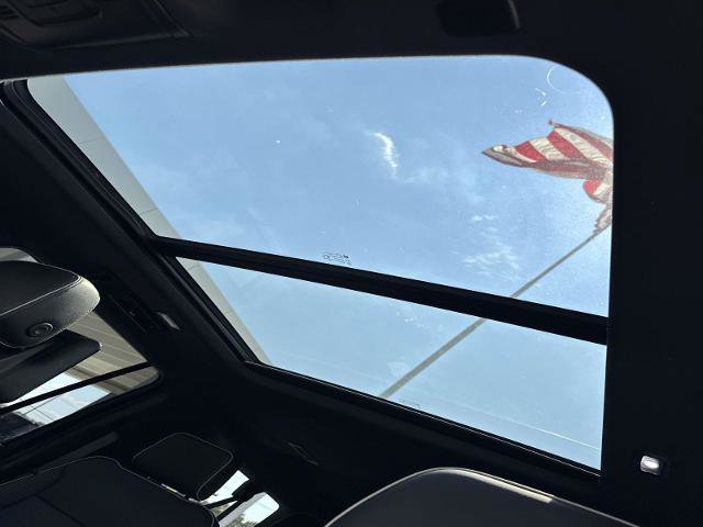 Used 2021 GMC Yukon XL SLT w/ SLT Premium Package image 23