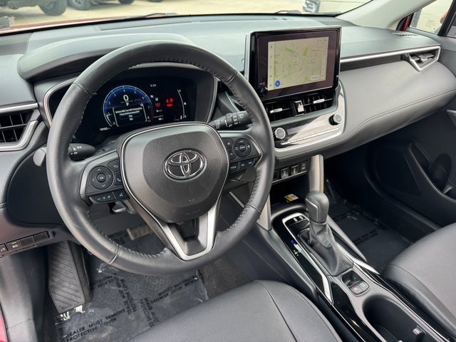Used 2023 Toyota Corolla Cross XLE w/ Convenience Package image 3