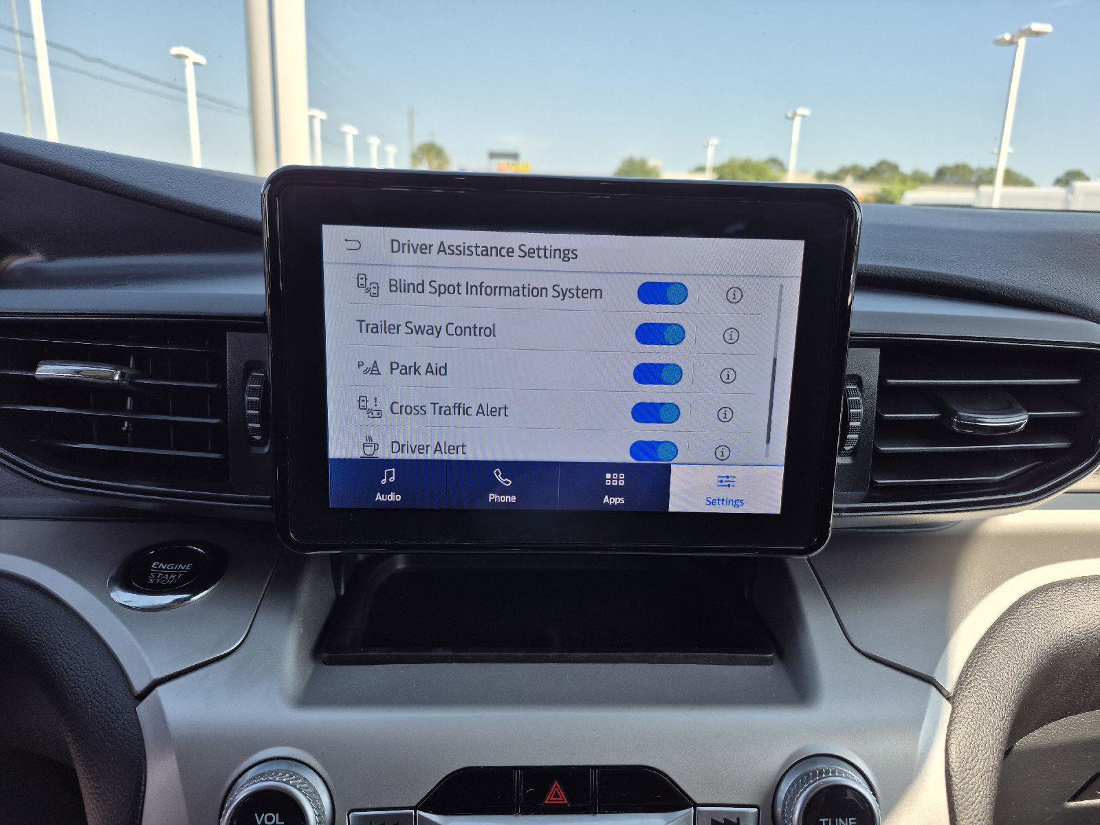 Certified 2022 Ford Explorer XLT RWD image 3