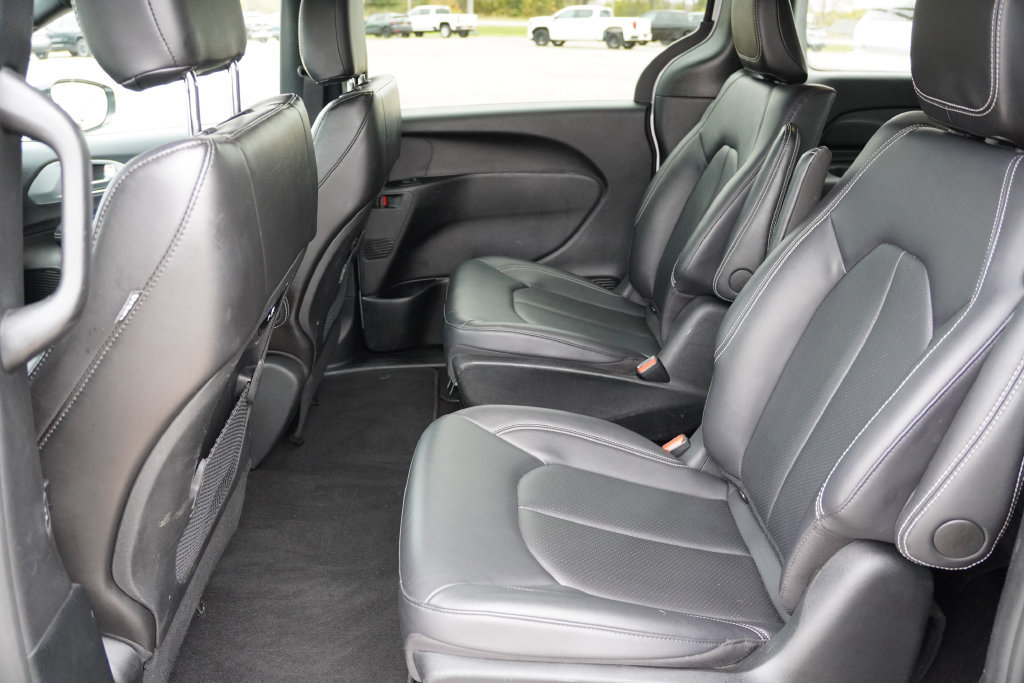 Used 2024 Chrysler Pacifica Limited FWD image 17
