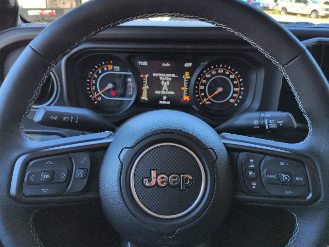 Used 2025 Jeep Gladiator Rubicon AWD/4WD image 34