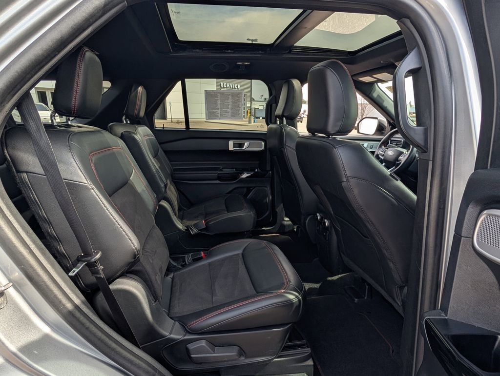Certified 2023 Ford Explorer ST-Line w/ Class IV Trailer Tow Package image 18