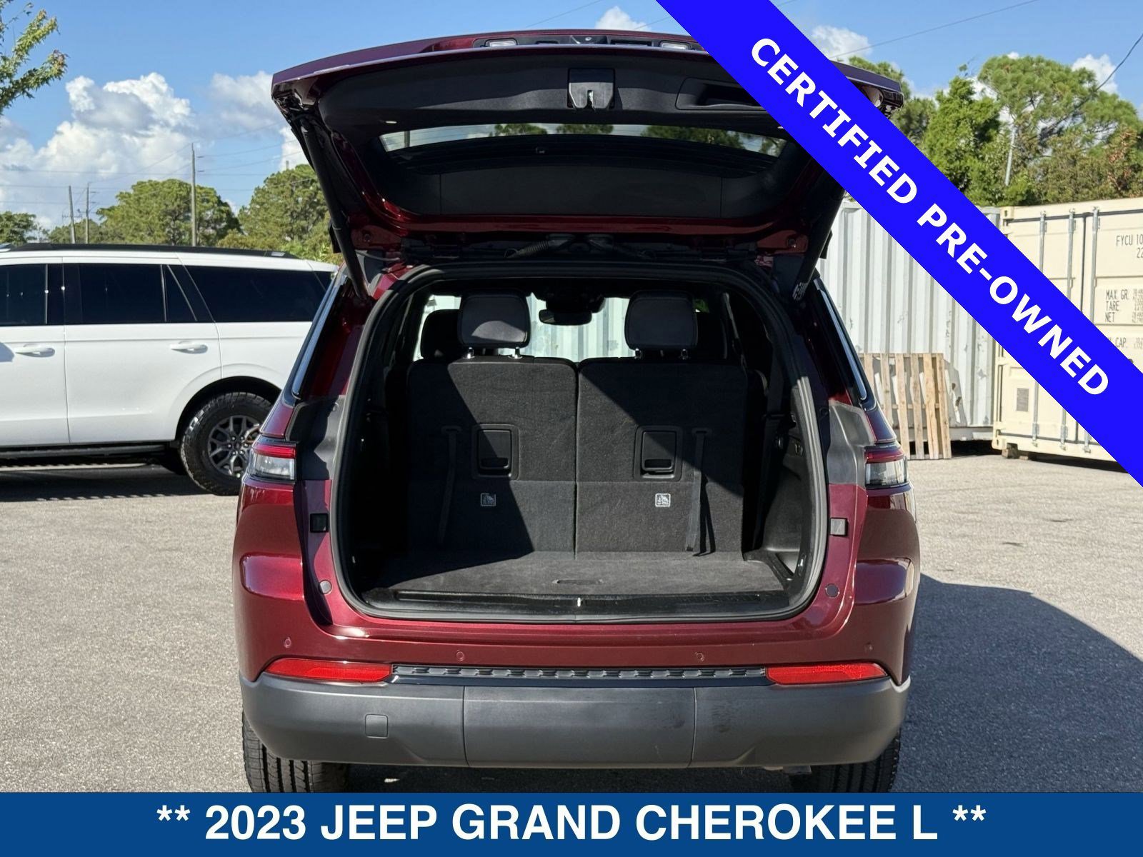 Used 2023 Jeep Grand Cherokee L Laredo image 13