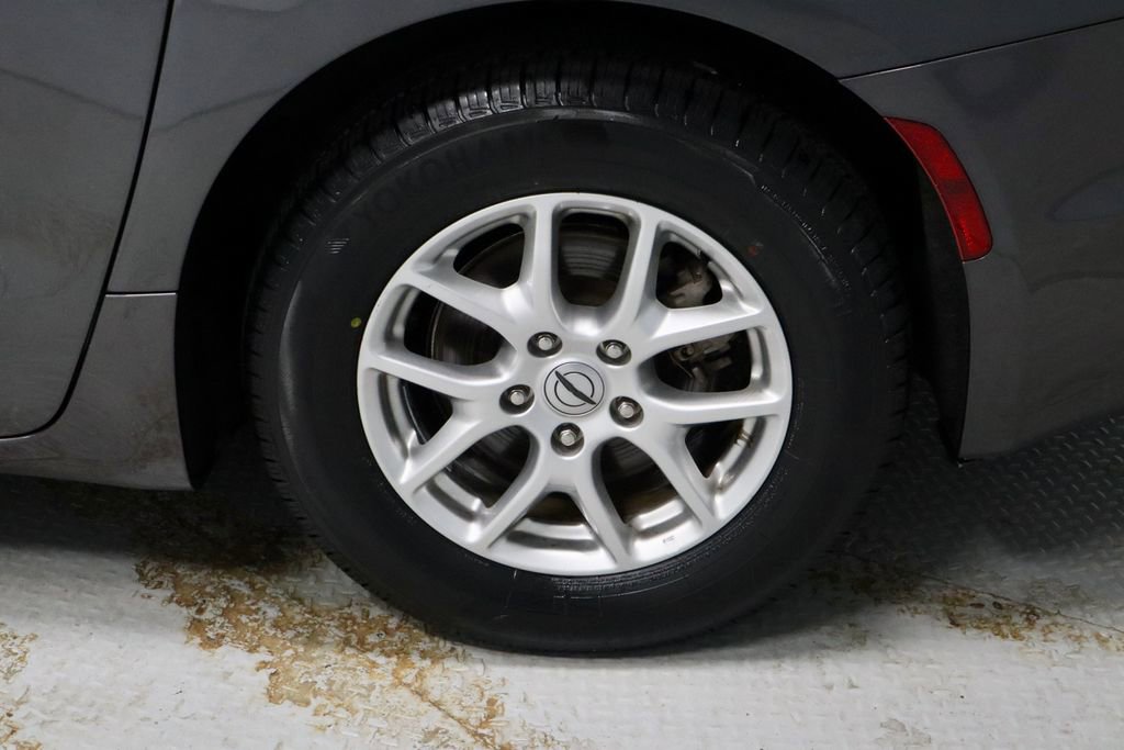 Used 2023 Chrysler Pacifica Touring-L FWD image 19
