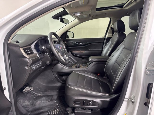 Used 2020 GMC Acadia Denali w/ Technology Package AWD/4WD image 10