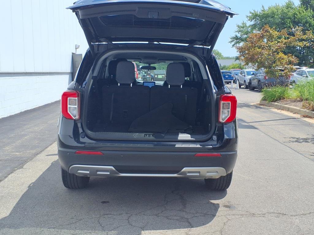 Certified 2023 Ford Explorer XLT w/ Equipment Group 202A image 7