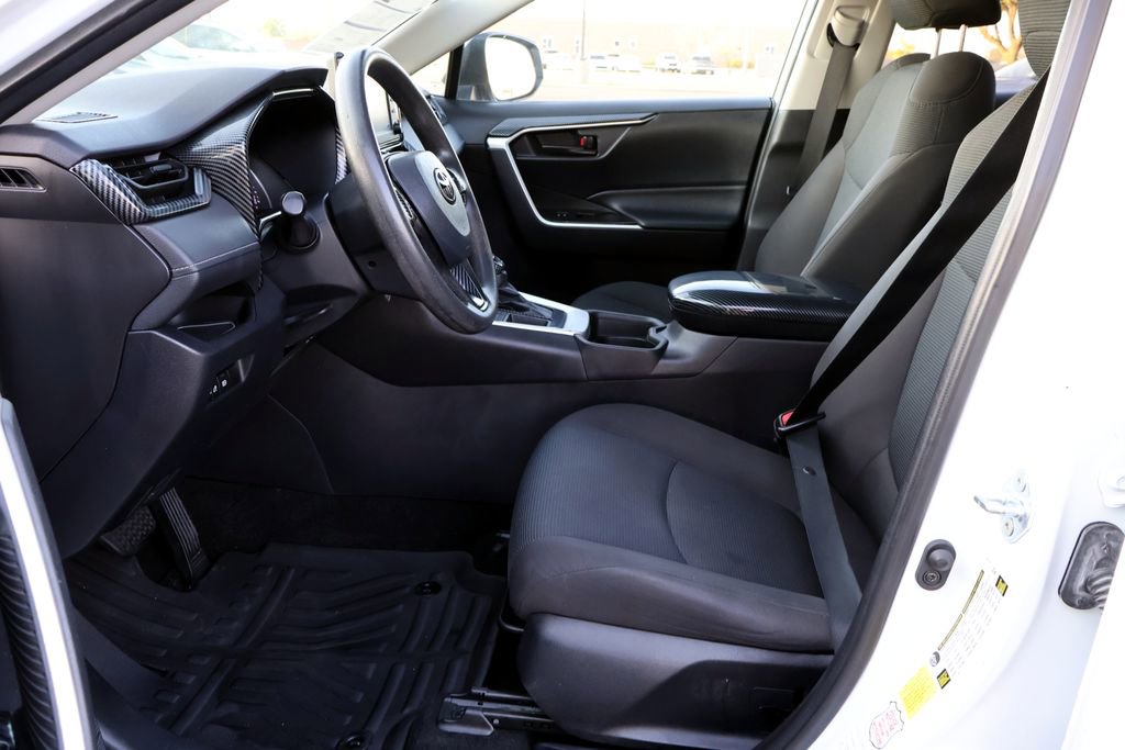 Used 2021 Toyota RAV4 LE FWD image 27