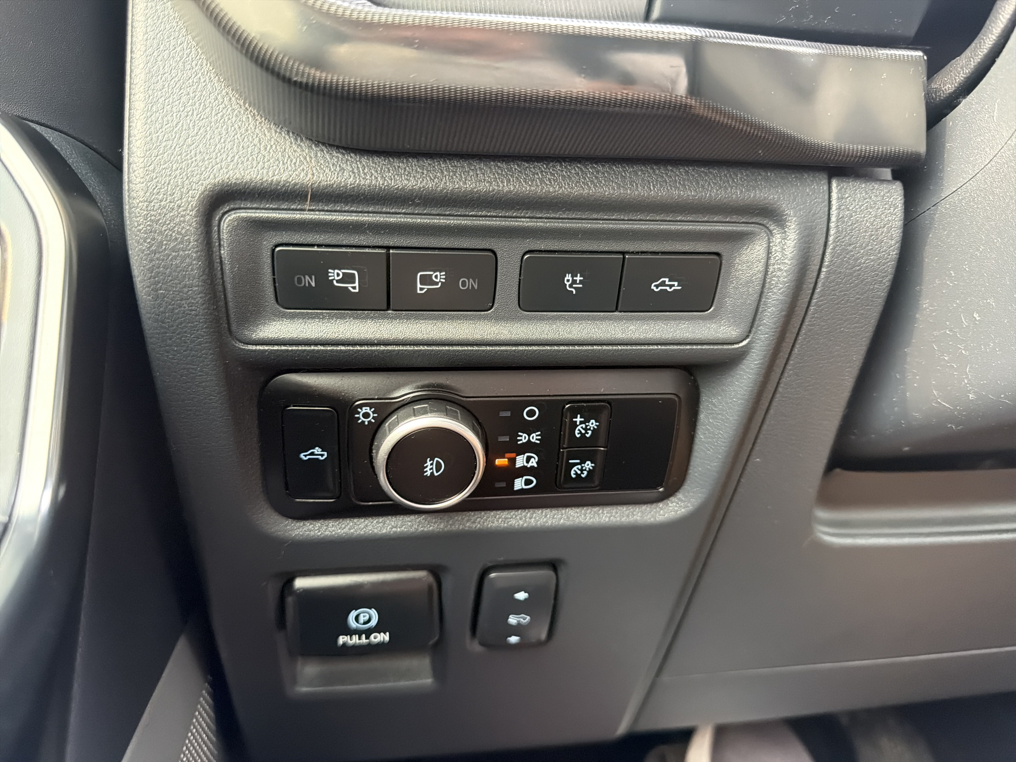 Certified 2024 Ford F150 Platinum w/ FX4 Off-Road Package AWD/4WD image 32