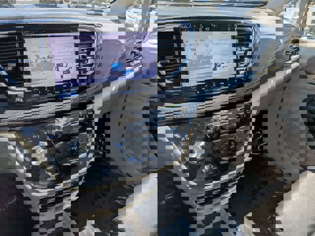 Used 2023 Chrysler Pacifica Touring-L image 23