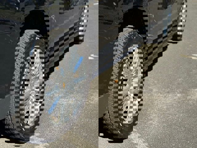 Used 2022 Chevrolet Suburban High Country w/ Premium Package 2 image 12