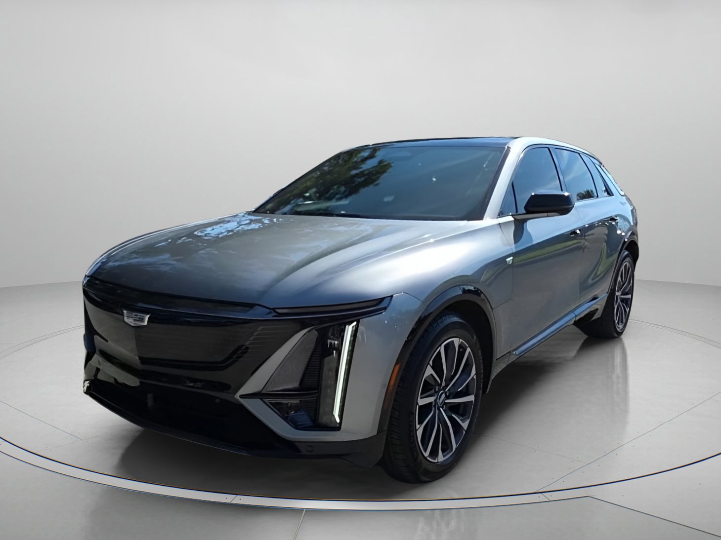 Used 2024 Cadillac Lyriq Sport image 3