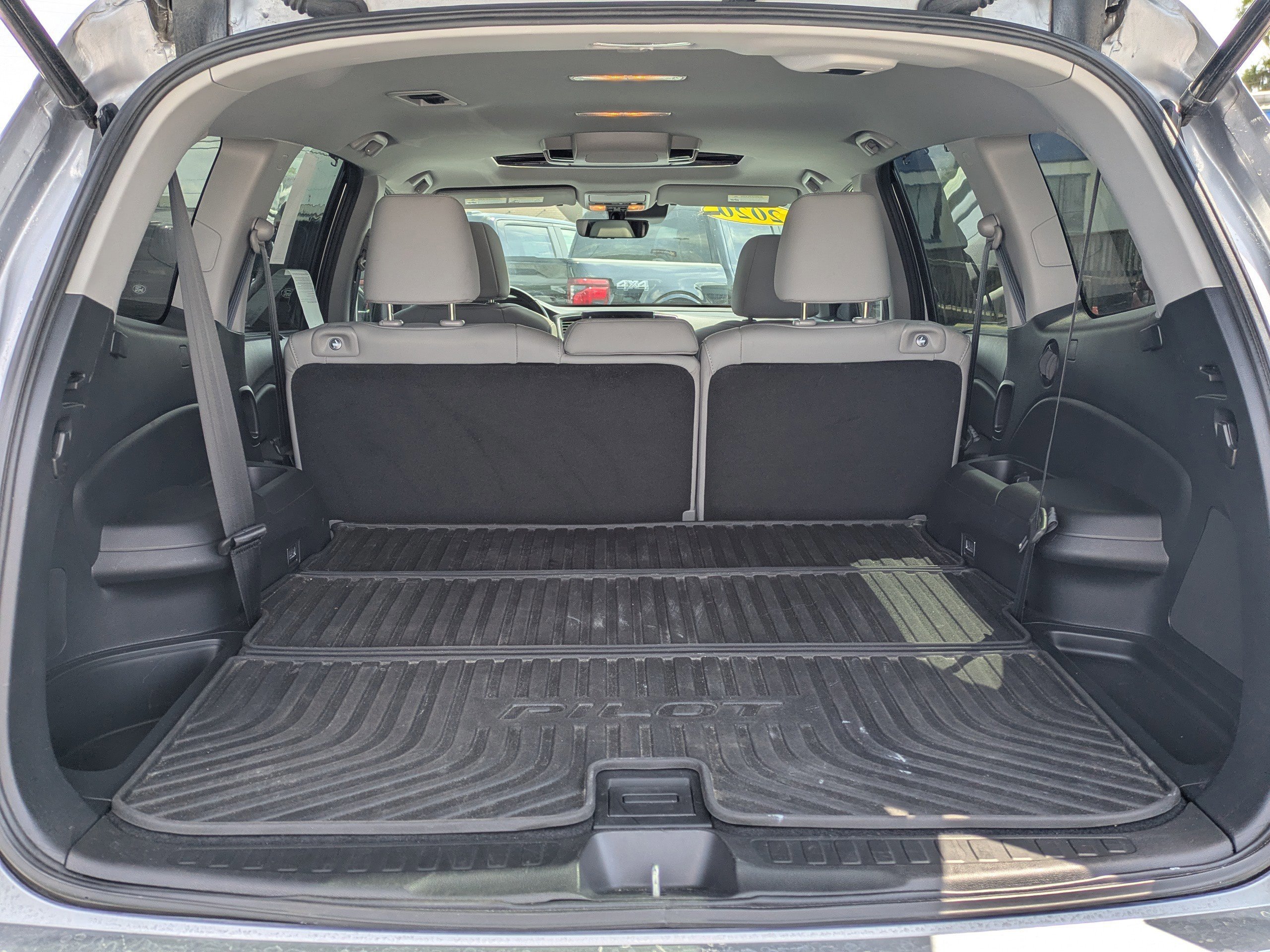 Used 2020 Honda Pilot Touring image 10