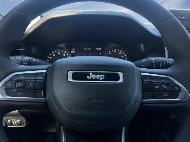 Used 2024 Jeep Compass Latitude w/ Convenience Group AWD/4WD image 11
