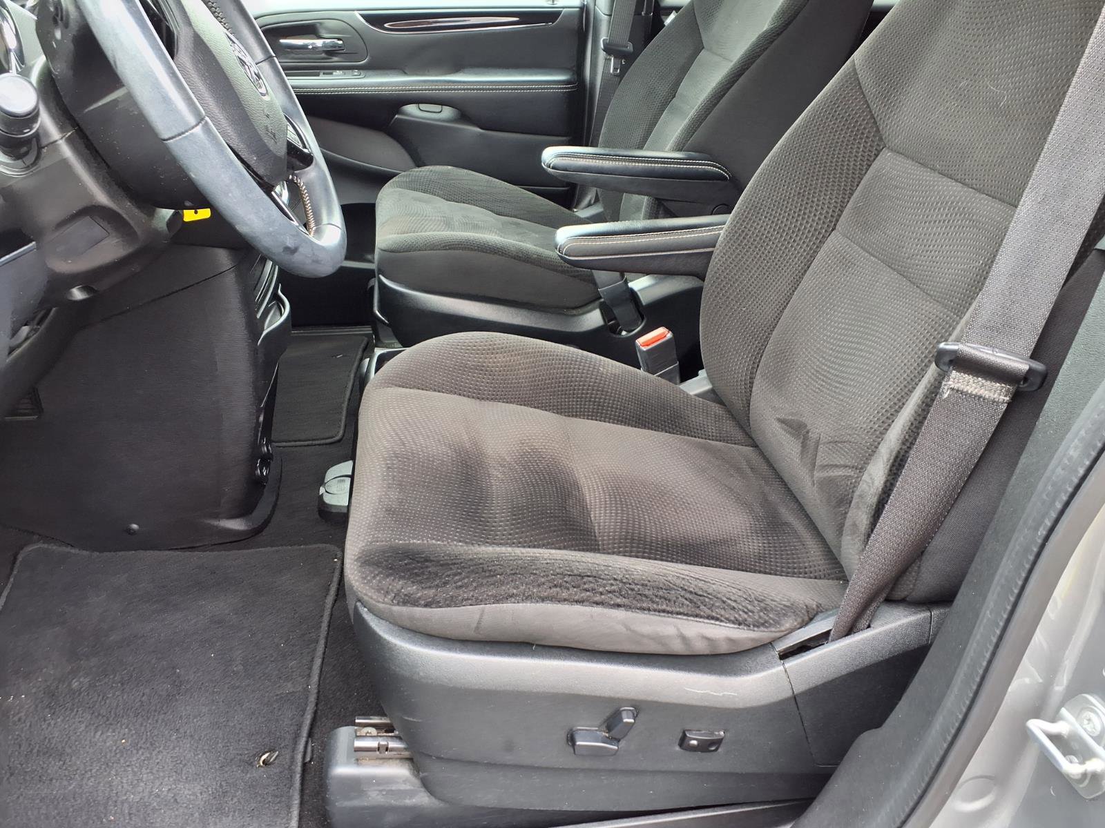 Used 2018 Dodge Grand Caravan SE image 9