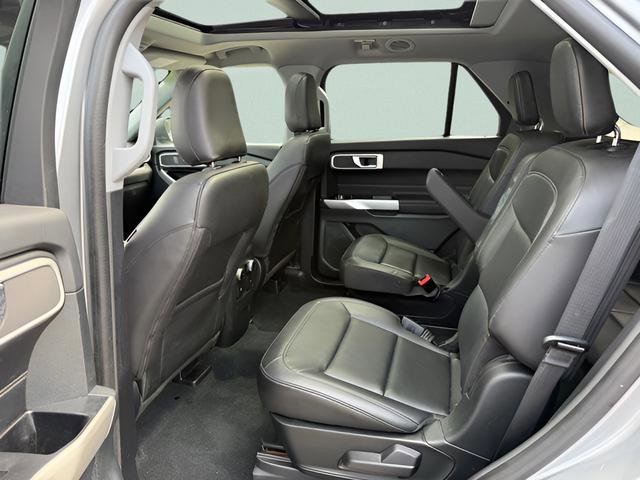 Certified 2022 Ford Explorer XLT w/ Equipment Group 202A AWD/4WD image 5
