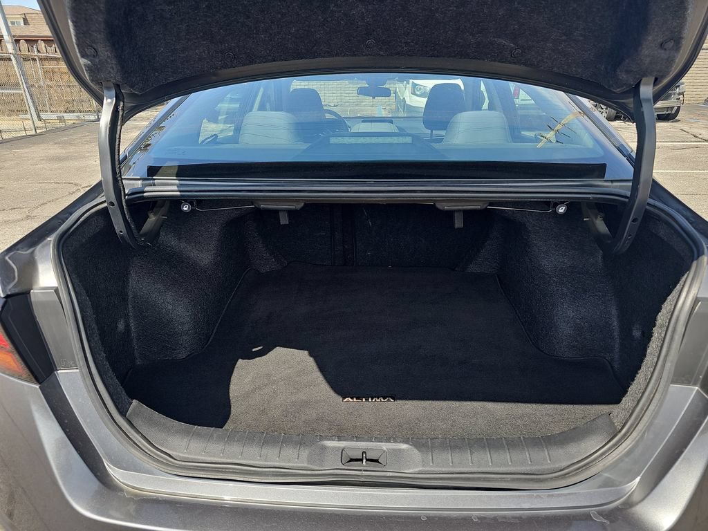 Used 2024 Nissan Altima 2.5 SV FWD image 12