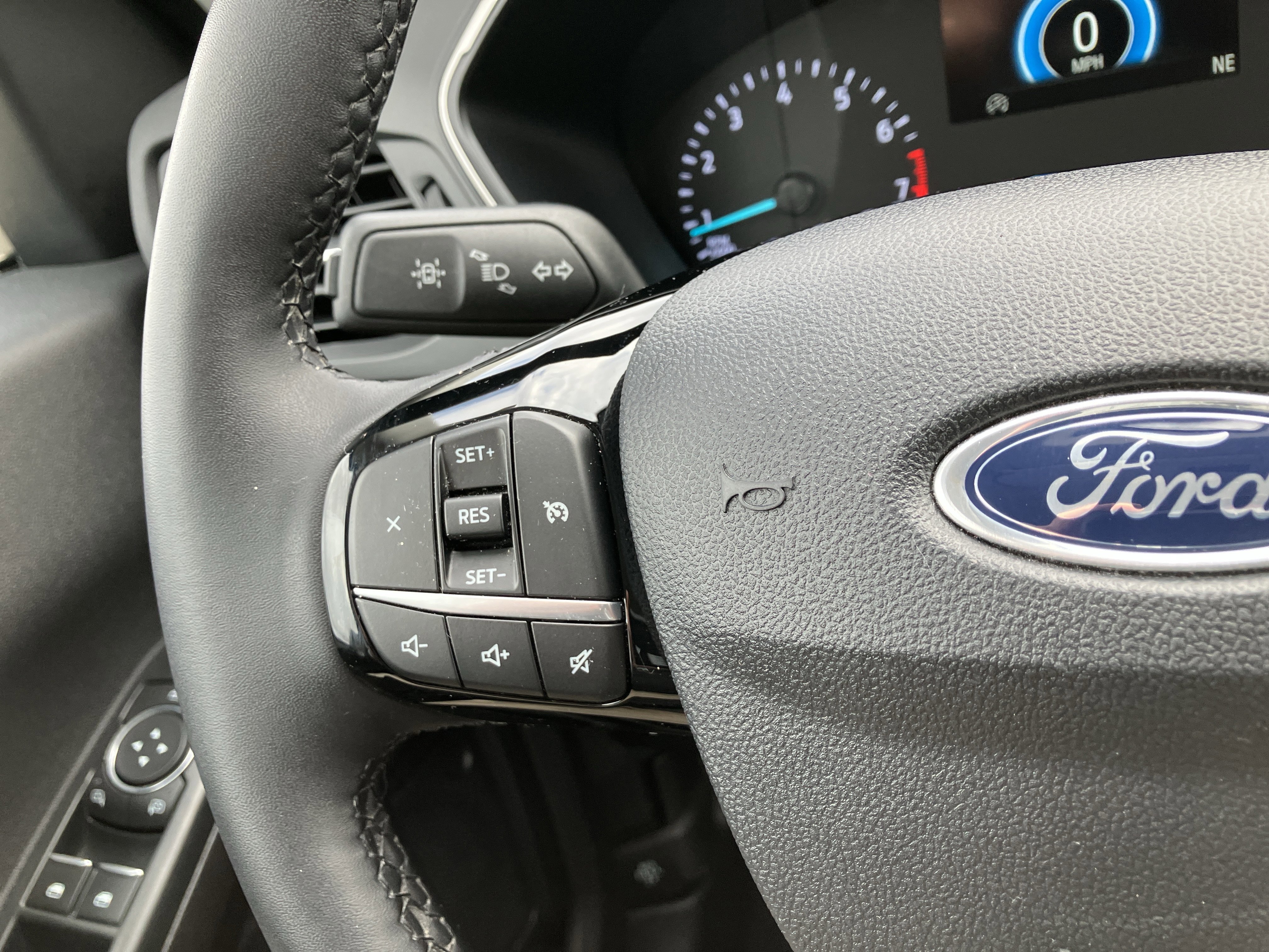 Certified 2022 Ford Escape SE w/ SE Sport Appearance Package image 34