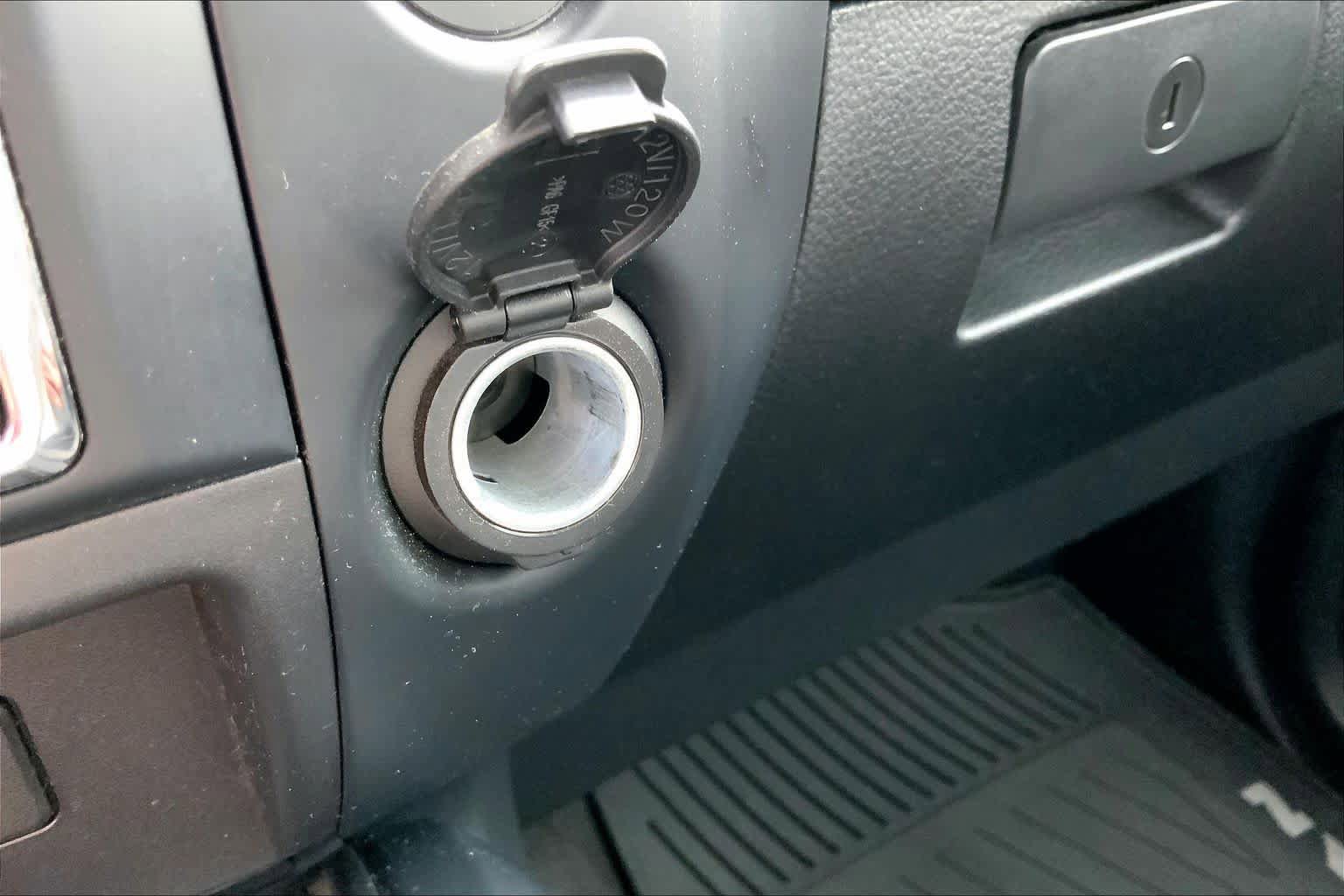 Used 2019 Nissan Titan SV w/ SV Convenience Package RWD image 32