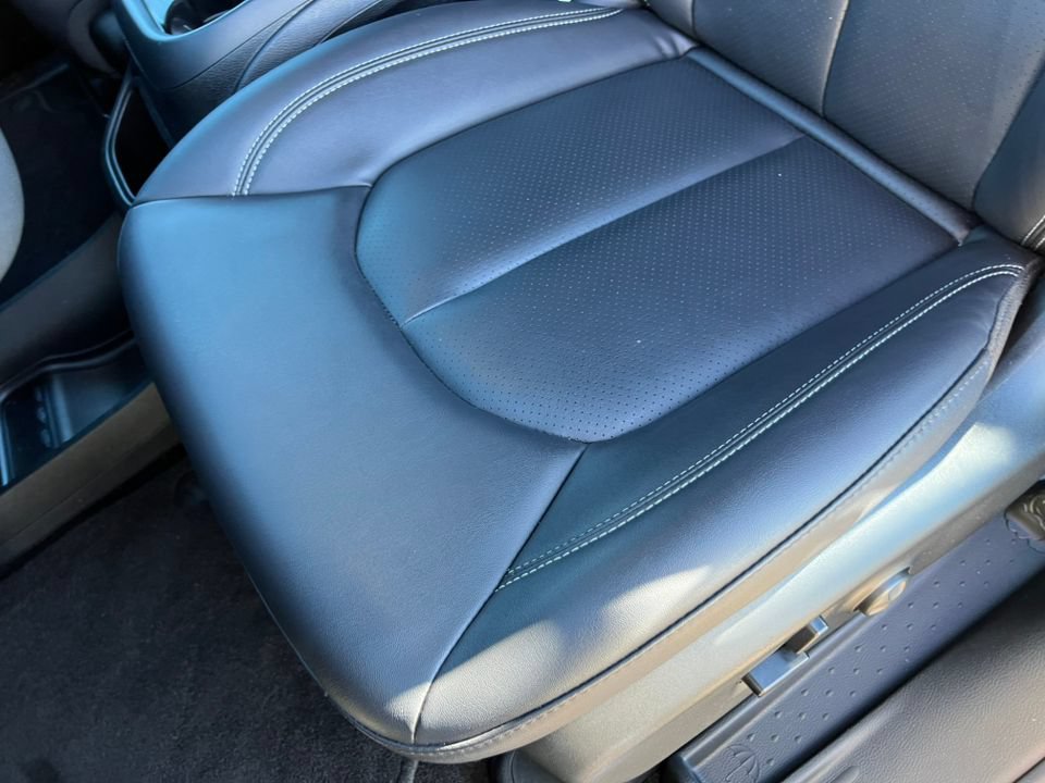 Used 2026 Chrysler Pacifica Select FWD image 12