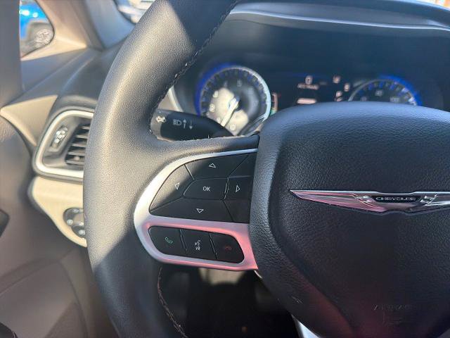 Used 2024 Chrysler Pacifica Touring-L FWD image 21