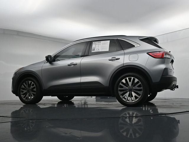 Certified 2022 Ford Escape Titanium w/ Class II Trailer Tow Package AWD/4WD image 30