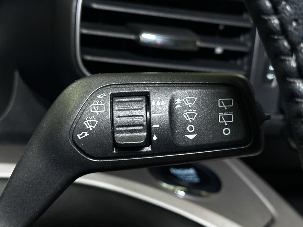 Certified 2022 Ford Explorer XLT w/ Equipment Group 202A AWD/4WD image 39