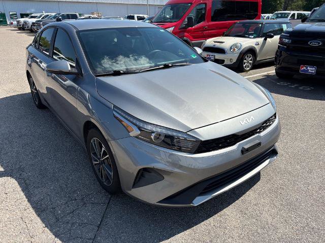 Used 2022 Kia Forte LXS w/ LXS Technology Package FWD image 3