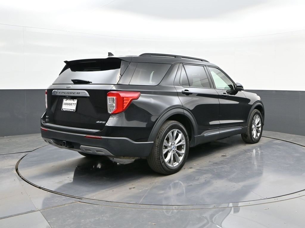 Certified 2022 Ford Explorer XLT w/ Equipment Group 202A image 11