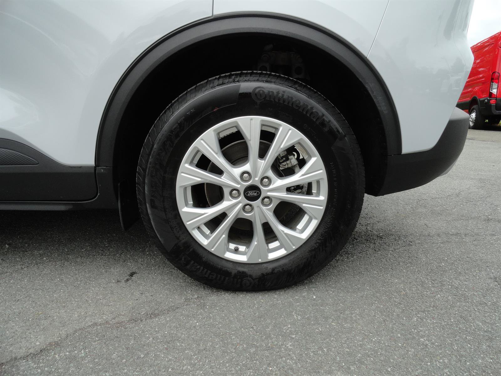 Certified 2025 Ford Escape Active AWD/4WD image 9