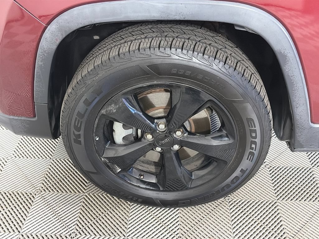 Used 2019 Jeep Cherokee Latitude Plus AWD/4WD image 8