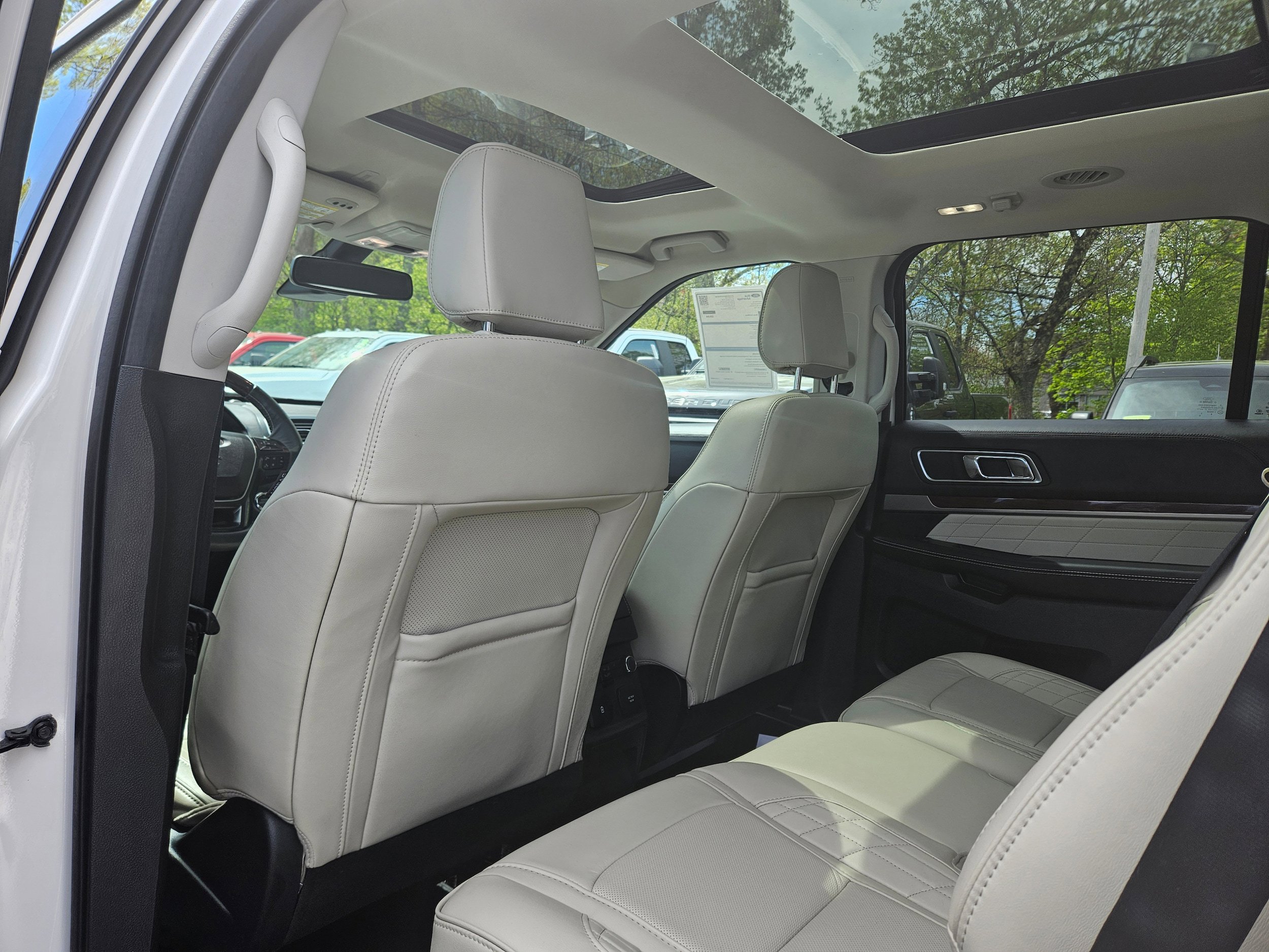 Certified 2018 Ford Explorer Platinum AWD/4WD image 11