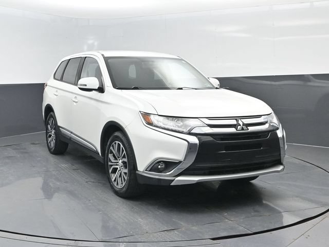 Used 2018 Mitsubishi Outlander SE AWD/4WD image 2
