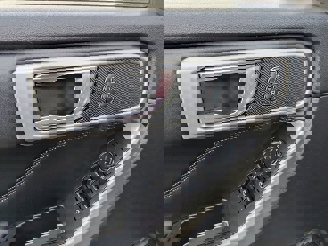 Certified 2022 Ford Explorer XLT w/ Equipment Group 202A image 16