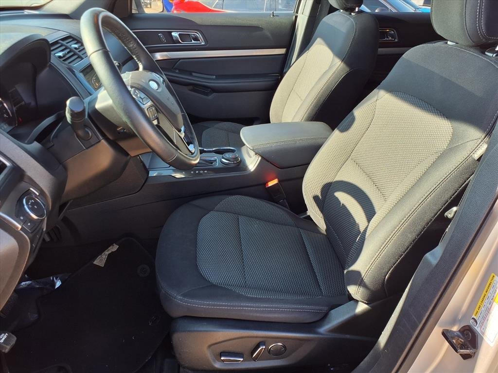 Certified 2018 Ford Explorer XLT w/ Equipment Group 201A image 25