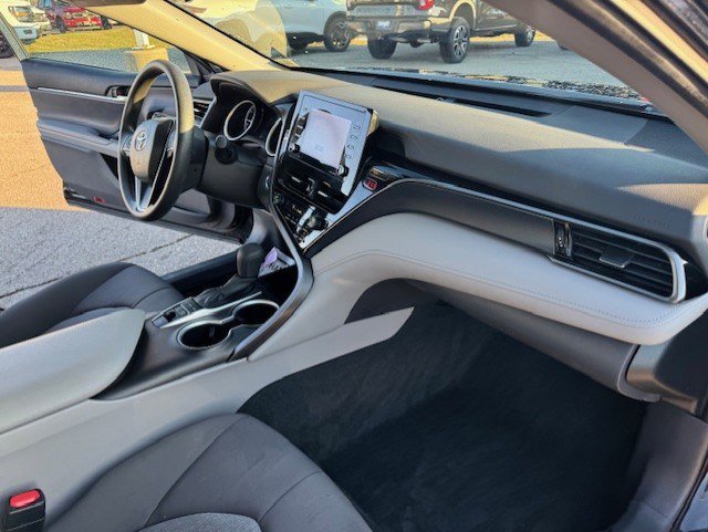 Used 2022 Toyota Camry LE FWD image 30
