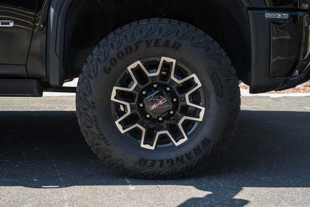 Used 2025 GMC Sierra 2500 AT4X AWD/4WD image 16