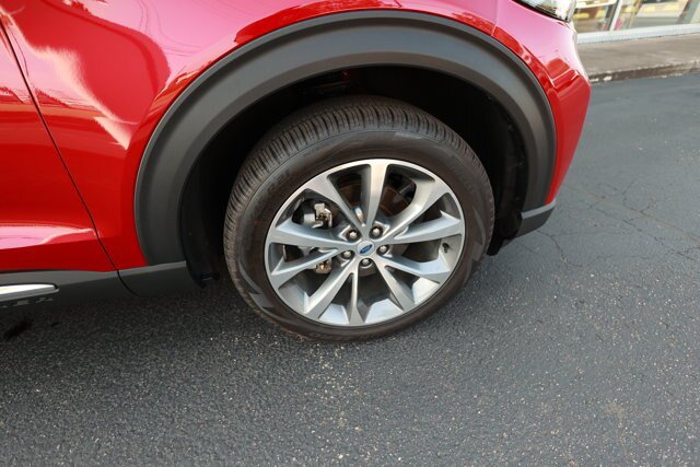 Certified 2025 Ford Explorer Platinum w/ Ultimate Package AWD/4WD image 4