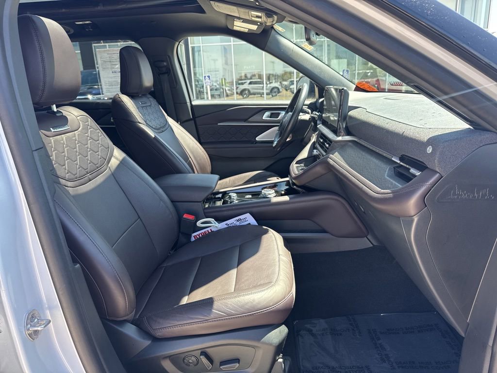 Certified 2025 Ford Explorer Platinum w/ LUX Leather Package AWD/4WD image 30