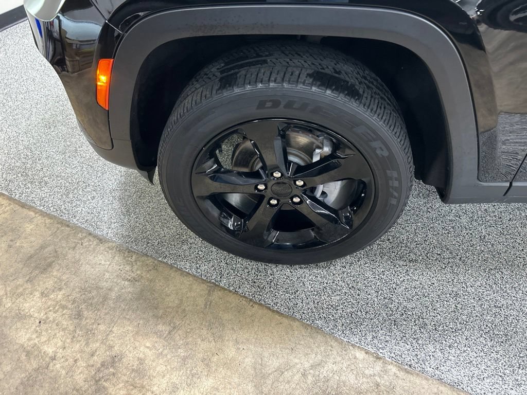 Used 2023 Jeep Grand Cherokee Altitude AWD/4WD image 30